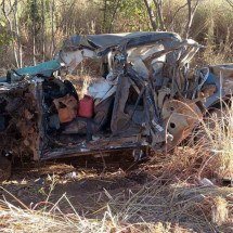 Motorista morre em acidente violento com caminhonete e ônibus