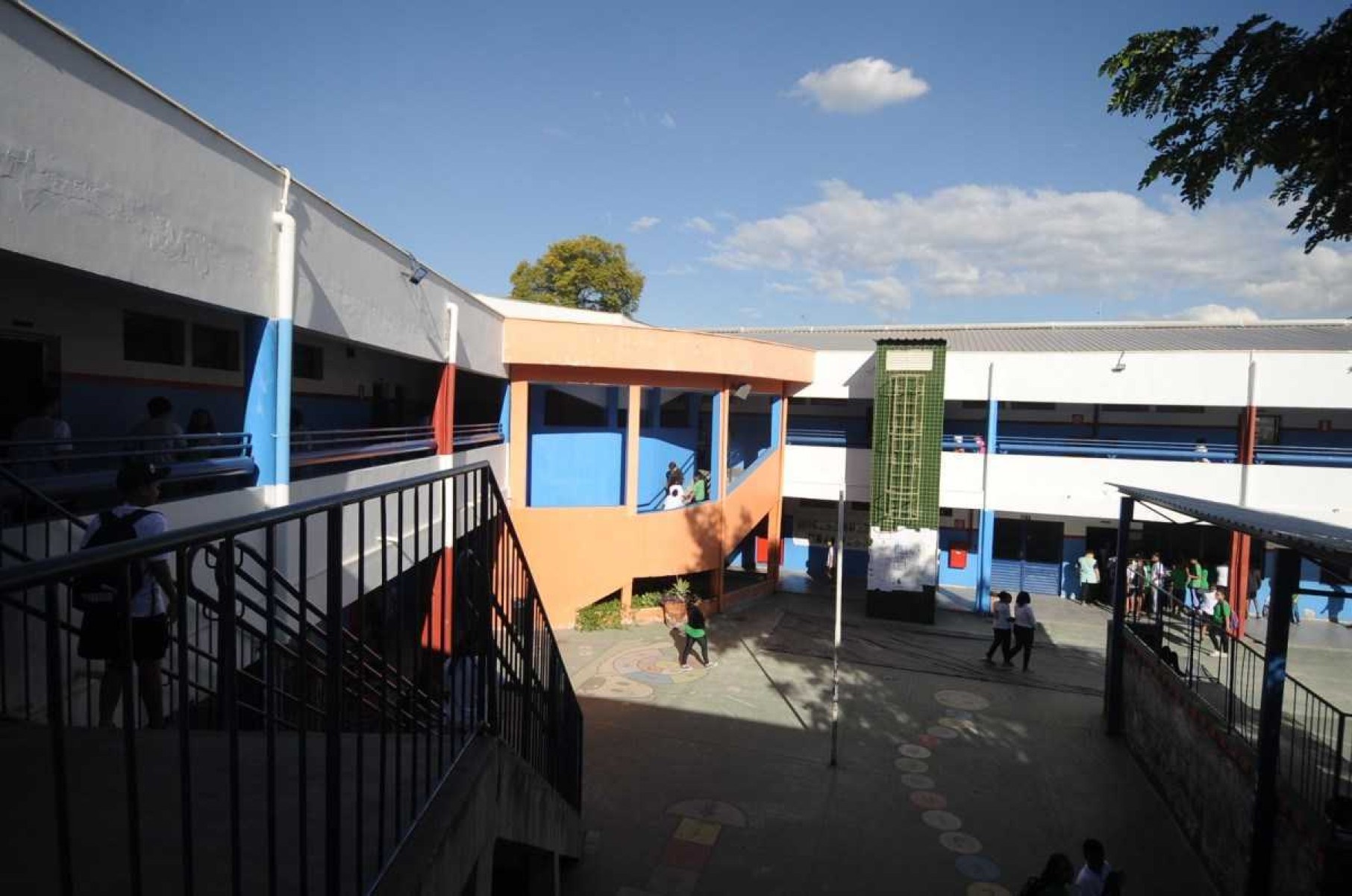 Um das escolas mais antigas de Belo Horizonte e a primeira ofertar o antigo ginásio gratuitamente a Escola Municipal Belo Horizonte hoje esta localizada no bairro São Cristovão