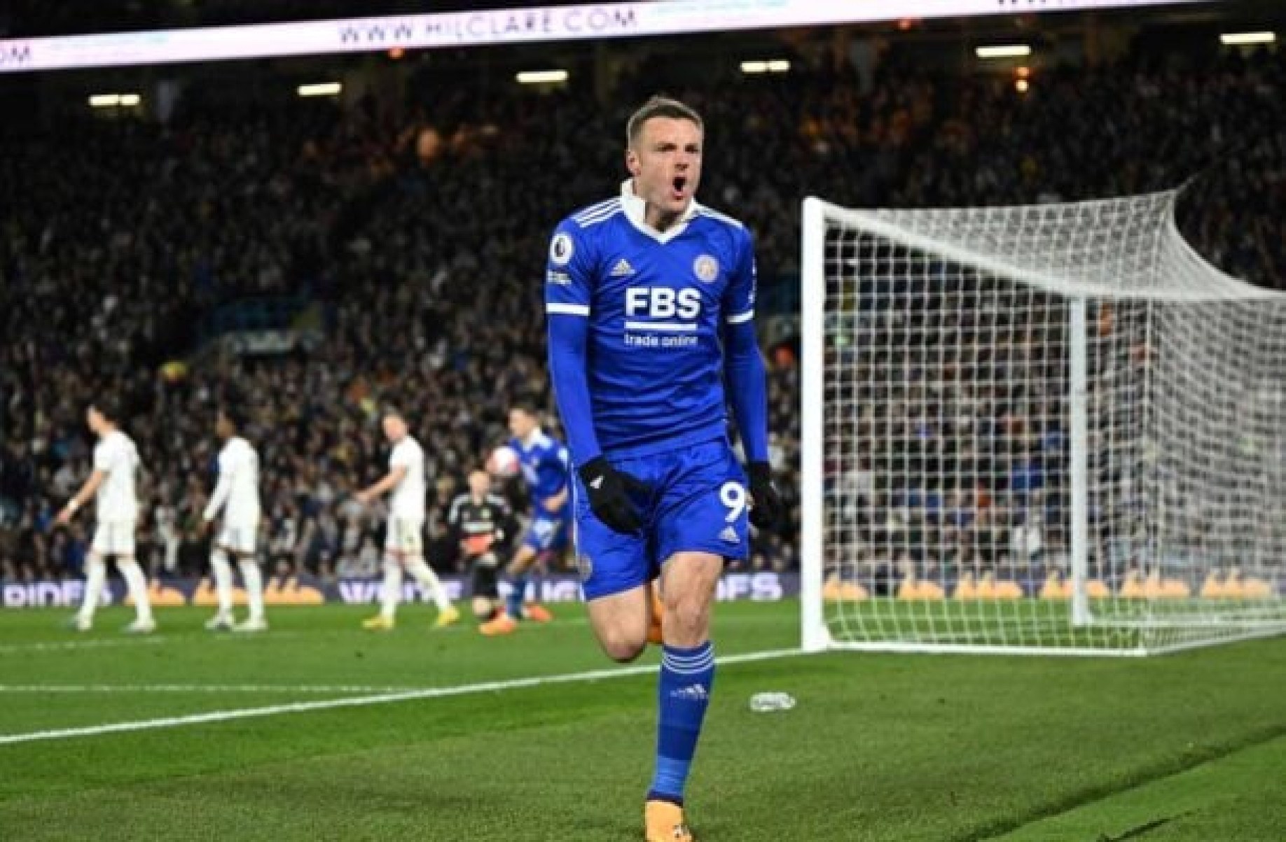 Ídolo do clube, Jamie Vardy renova contrato com Leicester