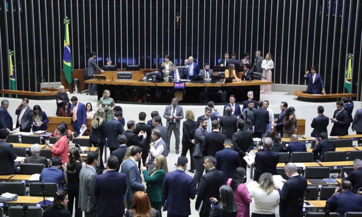"Estamos vivendo um momento darwinista da política brasileira, no qual os bons rapazes ainda estão perdendo" -  (crédito: Mário Agra/Câmara dos Deputados)
