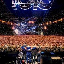 Blur anuncia álbum ao vivo gravado em Wembley - Phoebe Fox