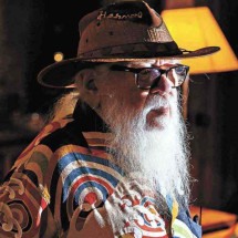 Hermeto Pascoal lança disco dedicado à mulher, que morreu de câncer em 2000 - JOÃO ATALA/DIVULGAÇÃO