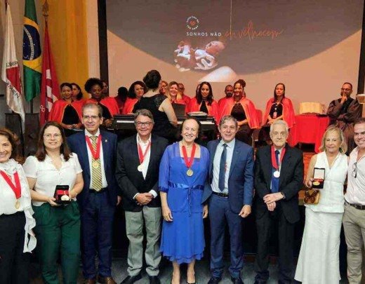 Medalha Dr. Aloysio de Andrade Faria é entregue pela Santa Casa BH