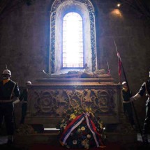 Aniversário de morte de Camões é marcado por canto e poesia em BH - PATRICIA DE MELO MOREIRA/AFP 