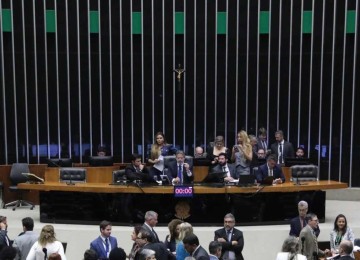 O apelido "taxa das blusinhas" foi usado para marcar a pouca relevância do tema, mas ele provocou uma semana de crise política -  (crédito: Zeca Ribeiro/Câmara dos Deputados)