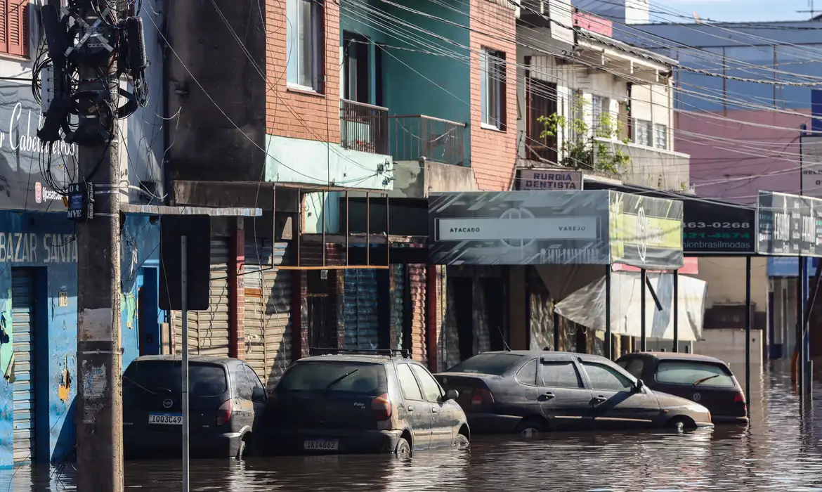 Nova vítima das enchentes é encontrada no RS; mortes chegam a 173 -  (crédito: EBC)