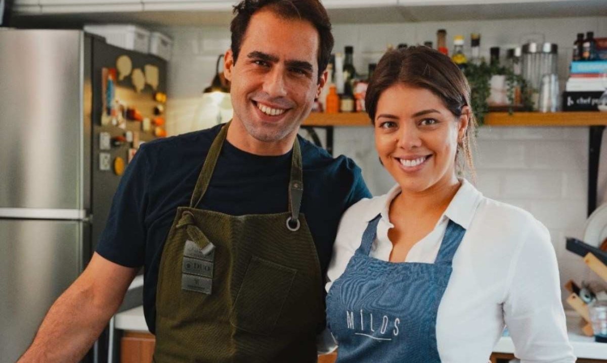 Em um ano e cinco meses de relacionamento, Rodolfo Mayer e Marina Lopes já viveram muito como casal e cozinheiros: trabalham juntos desde o início -  (crédito: Tiago Machado/Divulgação)