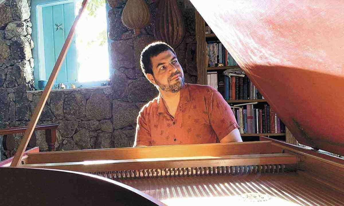 André Mehmari  afirma que  o improviso une suas principais facetas: pianista e compositor -  (crédito: ACERVO PESSOAL)