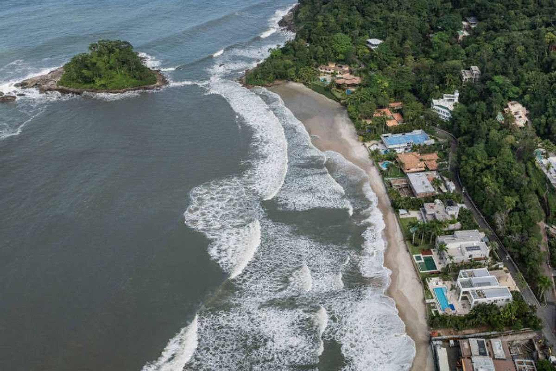 Praias públicas têm acesso restrito em loteamentos privados em SP