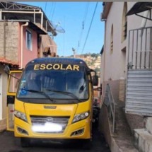 Homem bêbado furta ônibus escolar e se envolve em acidente - Divulgação 62° BPM da Polícia Militar de Minas Gerais