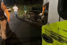 Batida entre carro e ônibus complica trânsito no Anel Rodoviário