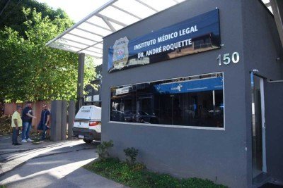 Fachada do IML onde está o corpo do menor que morreu de desnutrição -  (crédito: Gladyston Rodrigues/EM)