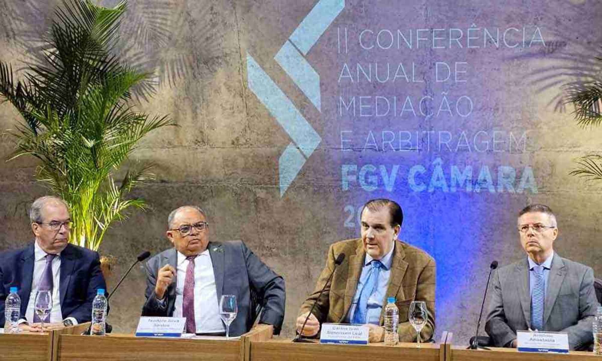 Ministros Antonio Anastasia, do TCU, e Ricardo Cueva e Teodoro Silva Santos, do STJ, foram alguns dos palestrantes na II Conferência Anual de Mediação e Arbitragem realizada pela Câmara de Mediação e Arbitragem da Fundação Getulio Vargas (FGV Câmara