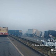 Acidente entre duas carretas, ônibus e carro fecha a BR-262 - Triunfo/Divulgação