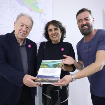 Livro que promove os destinos turísticos do entorno dos lagos de Furnas, Peixoto e da Serra da Canastra é lançado em Capitólio - Uai Turismo