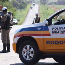Carro da Funai é apreendido em Minas por rodar sem licenciamento -  PMRv/ Reprodução