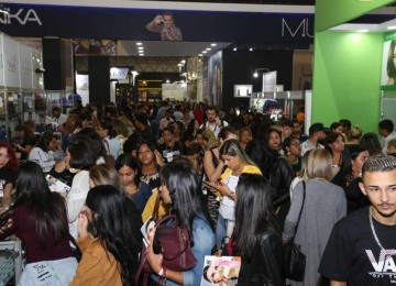 Mais de 40 mil pessoas visitaram a última edição da Professional Fair e Estética e Micro - Congressos e cursos, em 2023, conferindo as novidades e tendências do mercado da beleza e participando dos workshops gratuitos -  (crédito: Welson Garcia/Divulgação)