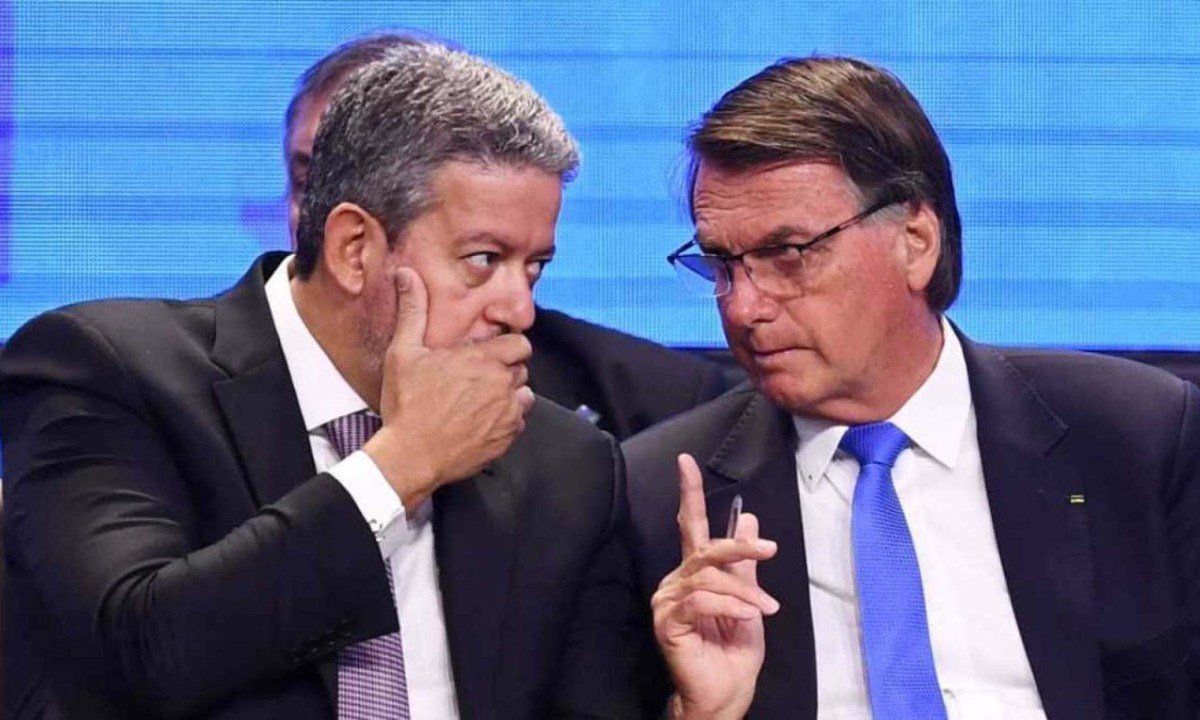 Arthur Lira (Presidente da Câmara dos Deputados) e ex-presidente Jair Bolsonaro. -  (crédito: Evaristo Sa/AFP)