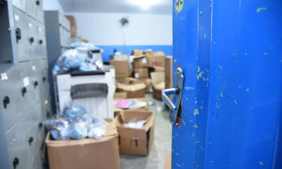 Mais de 150 equipamentos de informática foram furtados na Escola Municipal Machado de Assis, em Contagem, na Grande BH -  (crédito: Gladyston Rodrigues/EM)