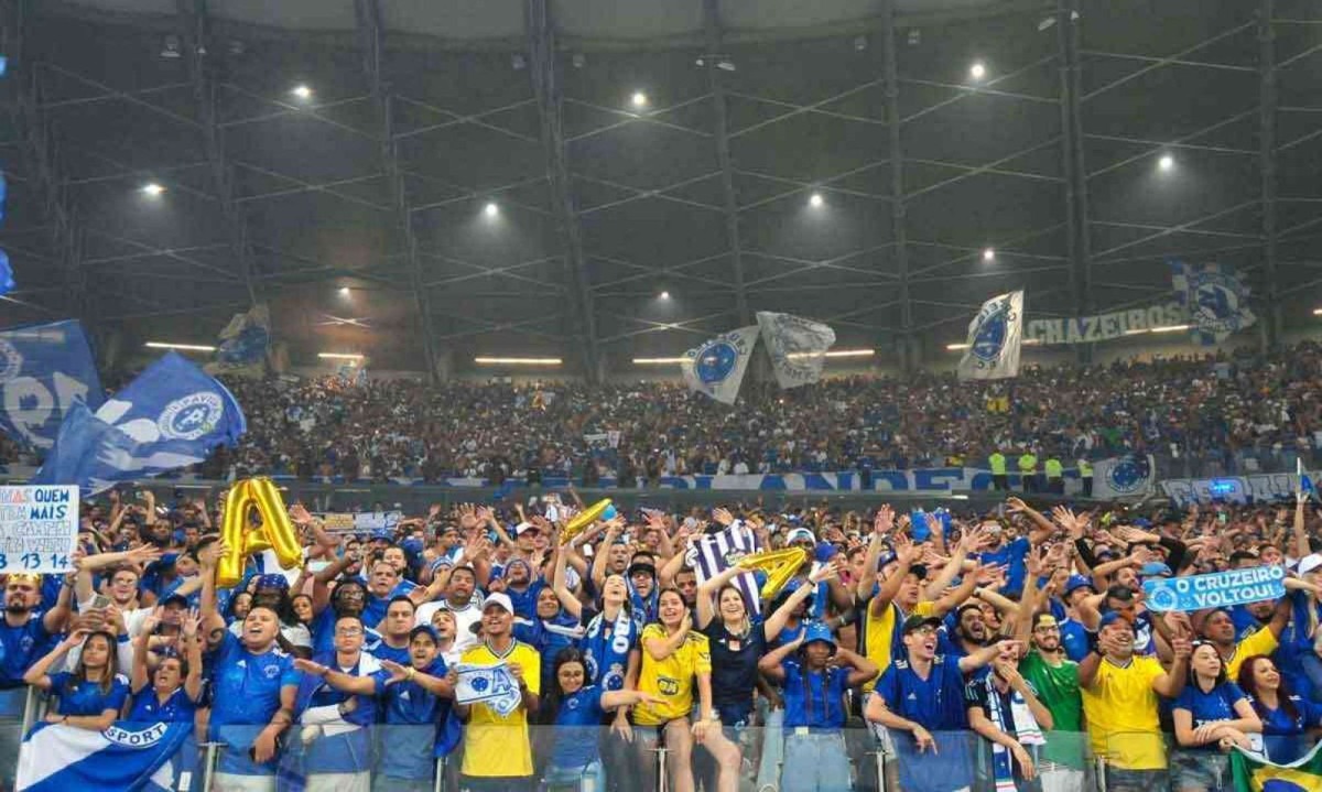 Torcida do Cruzeiro comemorou mais títulos de relevância, como Libertadores, Brasileiro e Copa do Brasil, do que o rival Atlético -  (crédito: Alexandre Guzanshe/EM/D.A Press)