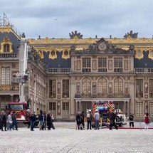 WebStories: Incêndio atinge Palácio de Versalhes, na França