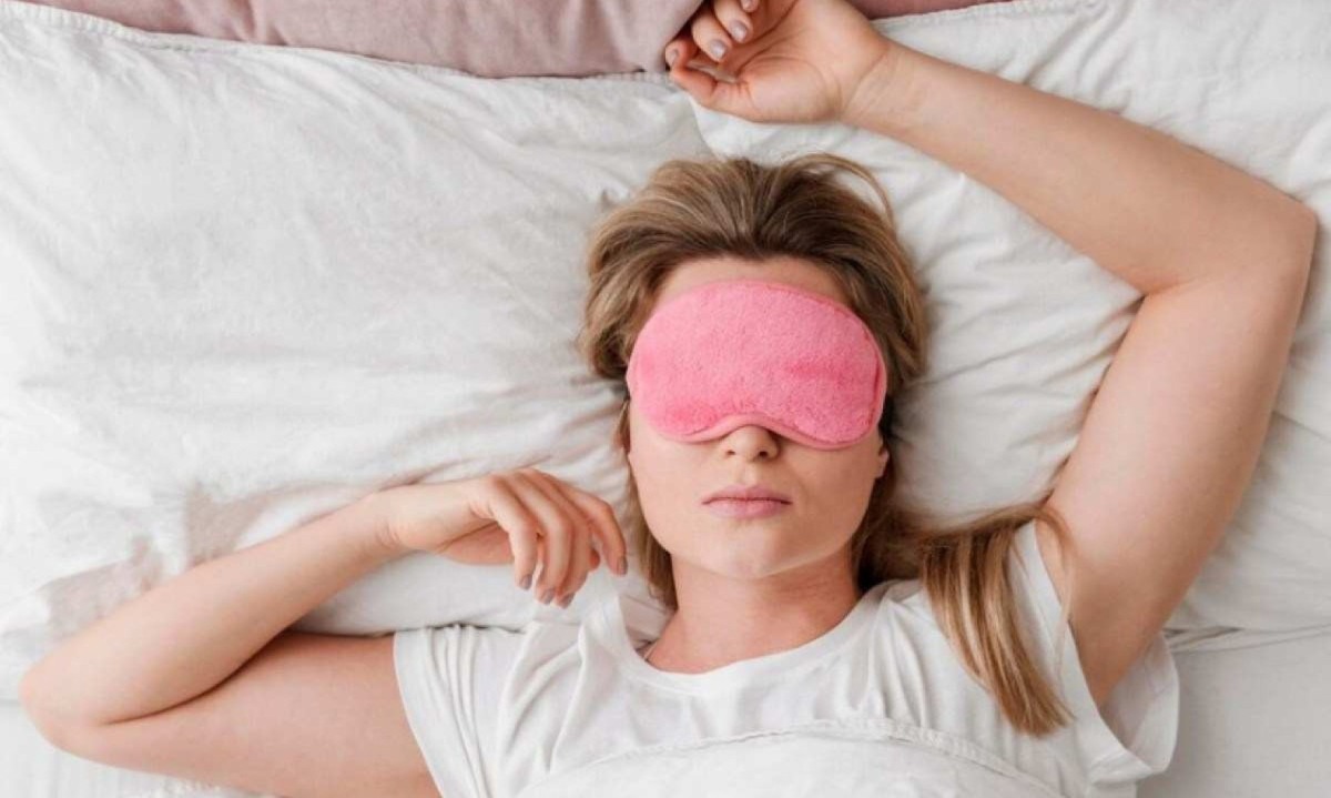 Dormir com as máscaras oculares pode melhorar a qualidade do sono, um componente importante para manter a saúde e jovialidade da pele -  (crédito: Freepik)