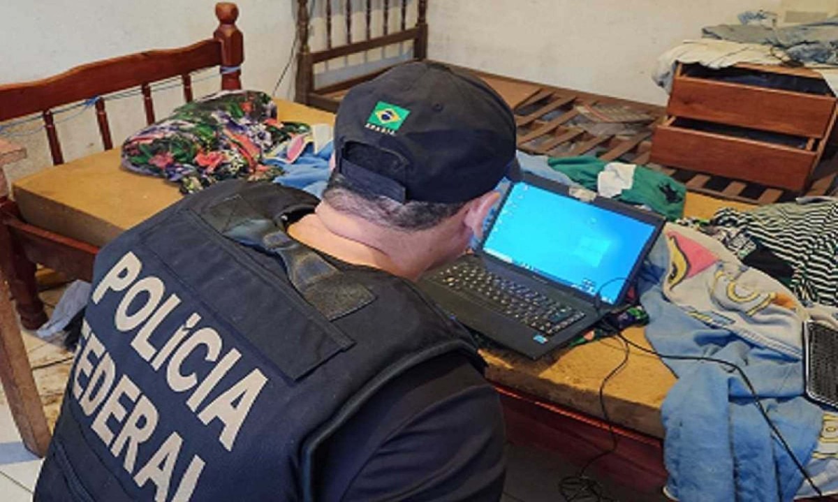 A Polícia Federal recolheu diversos equipamentos eletrônicos em residência de Uberaba -  (crédito: PF)