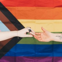 Você é uma pessoa LGBTQIAP+? Quem são suas redes de apoio? - Lisett Kruusimäe/Pexels/Reprodução