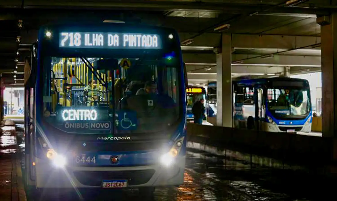 Rodoviária de Porto Alegre reabre hoje para viagens interestaduais  -  (crédito: EBC)