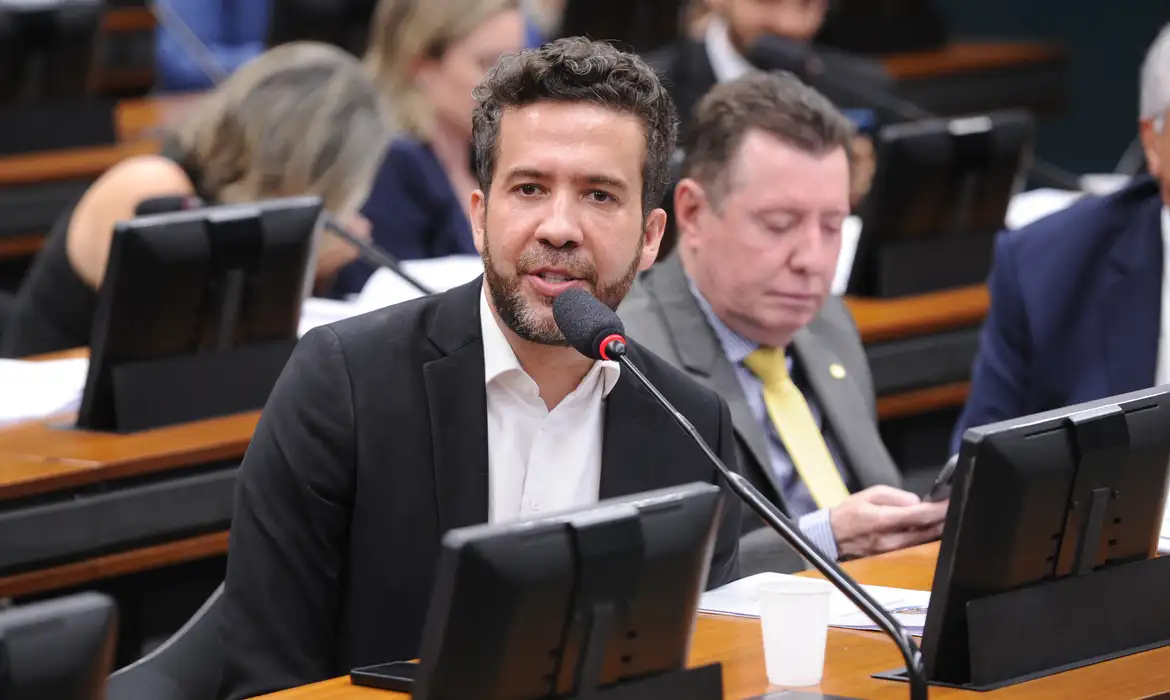 Janones disse que a proposta &eacute; uma chance de descobrir se a bancada conservadora est&aacute; realmente lutando contra o aborto ou contra as mulheres

 -  (crédito: EBC)