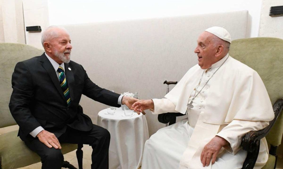 Ao lado do Papa Francisco, Lula voltou a criticiar o conflito na Faixa de Gaza -  (crédito: Handout / VATICAN MEDIA / AFP)