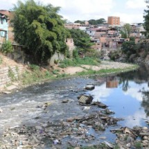 45% dos brasileiros não têm rede de esgoto e milhões vivem sem água potável - Juarez Rodrigues/EM/D.A Press