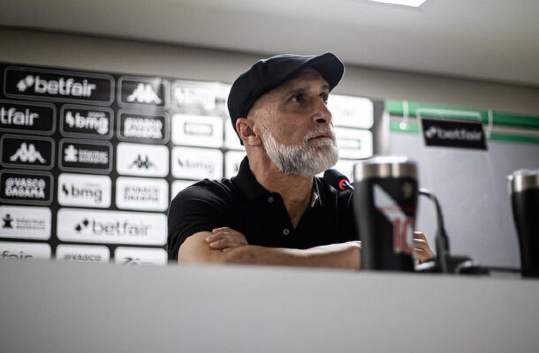 Álvaro Pacheco vê evolução no Vasco, mas foca no trabalho defensivo: ‘Parte do processo’