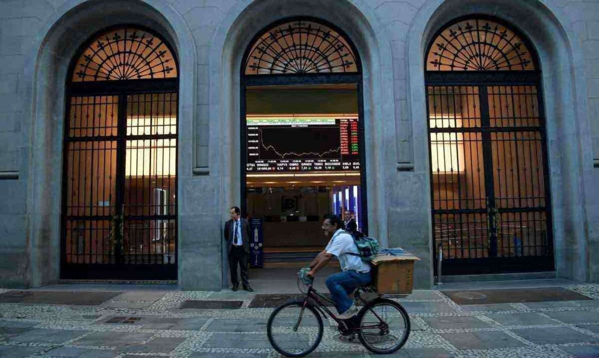 Fachada do prédio onde está a sede da Bolsa de Valores brasileira, em São Paulo -  (crédito: : Nelson Almeida/AFP – 17/6/22)