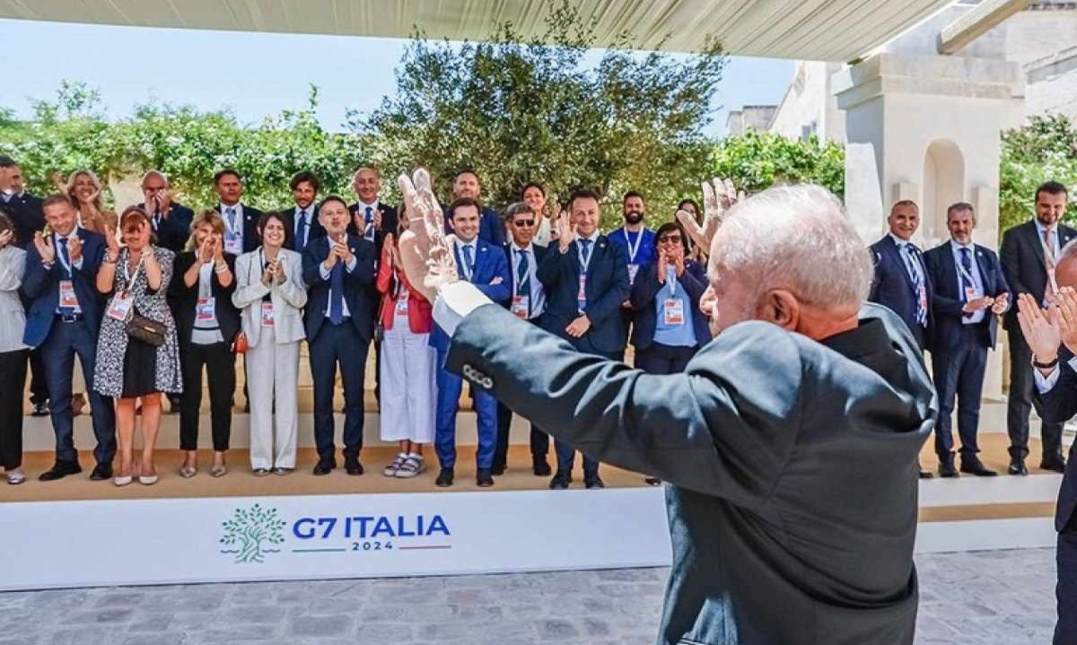 Lula recebe homenagem dos trabalhadores do G7, no Hotel Borgo Egnazia, em Puglia, Itália - (crédito: Ricardo Stuckert/PR) Lula recebe homenagem dos trabalhadores do G7, no Hotel Borgo Egnazia, em Puglia, Itália - (crédito: Ricardo Stuckert/PR)