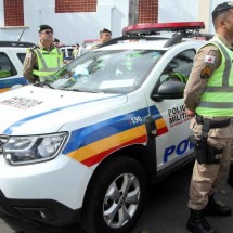 Homem é assassinado a tiros por encapuzado em inauguração de calçamento - Jair Amaral/EM/D.A Press