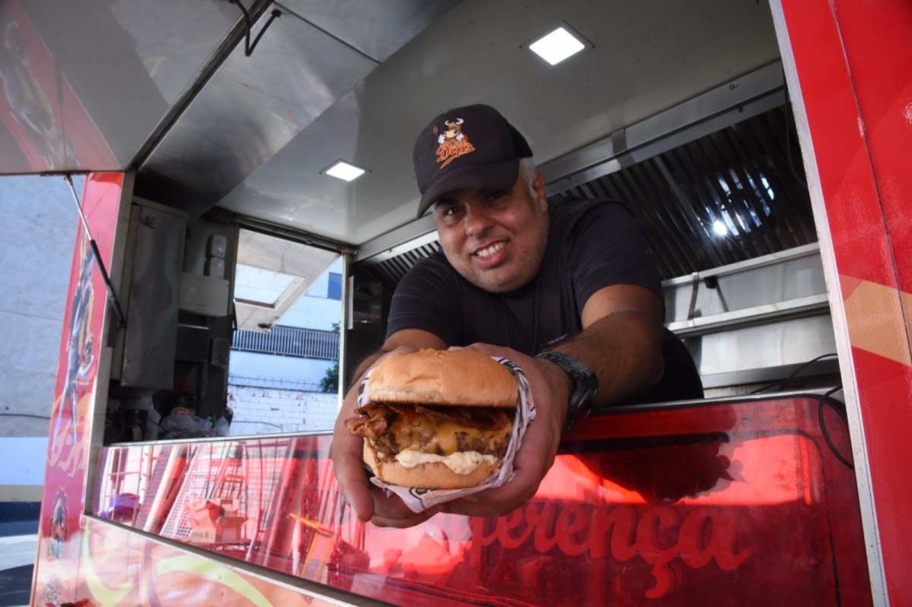 "O mais legal é que não esperamos pelo cliente, vamos até ele", destaca Felipe Borba, que dirige o Dip’s Fine Burger desde 2015