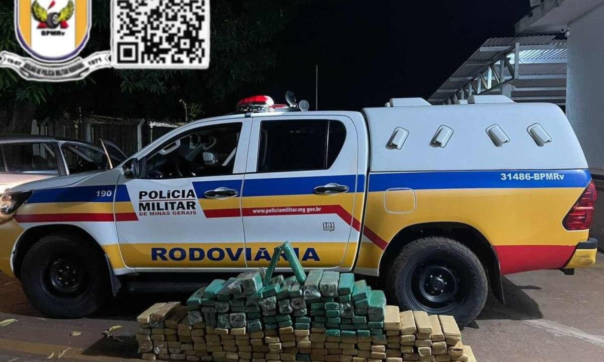212 tabletes de maconha foram apreendidas pela polícia em Frutal, no Triângulo Mineiro -  (crédito: PMRv/Reprodução)