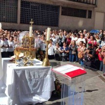 BH recebe relíquias de Santa Teresinha na Praça Sete - Jair Amaral/EM