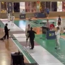 Atleta é desclassificado, se revolta e recebe socos do árbitro; veja vídeo - Reprodução/Twitter @Olhar_Olimpico