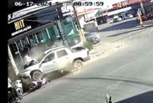 Motorista passa mal, atinge quatro motos e quase atropela pedestre em Minas