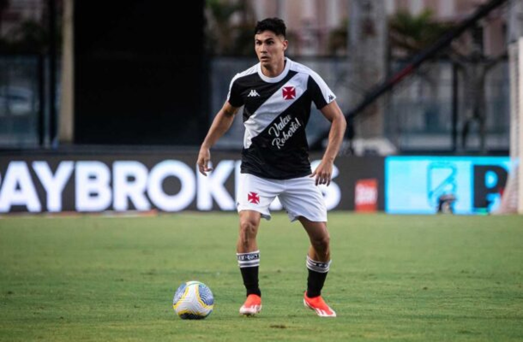 Galdames é dúvida para jogo do Vasco contra o Juventude