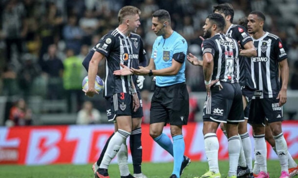 Árbitro Rodrigo José Pereira de Lima roubou a cena no duelo entre Atlético-MG x Palmeiras -  (crédito: Foto: Pedro Souza/Atlético)