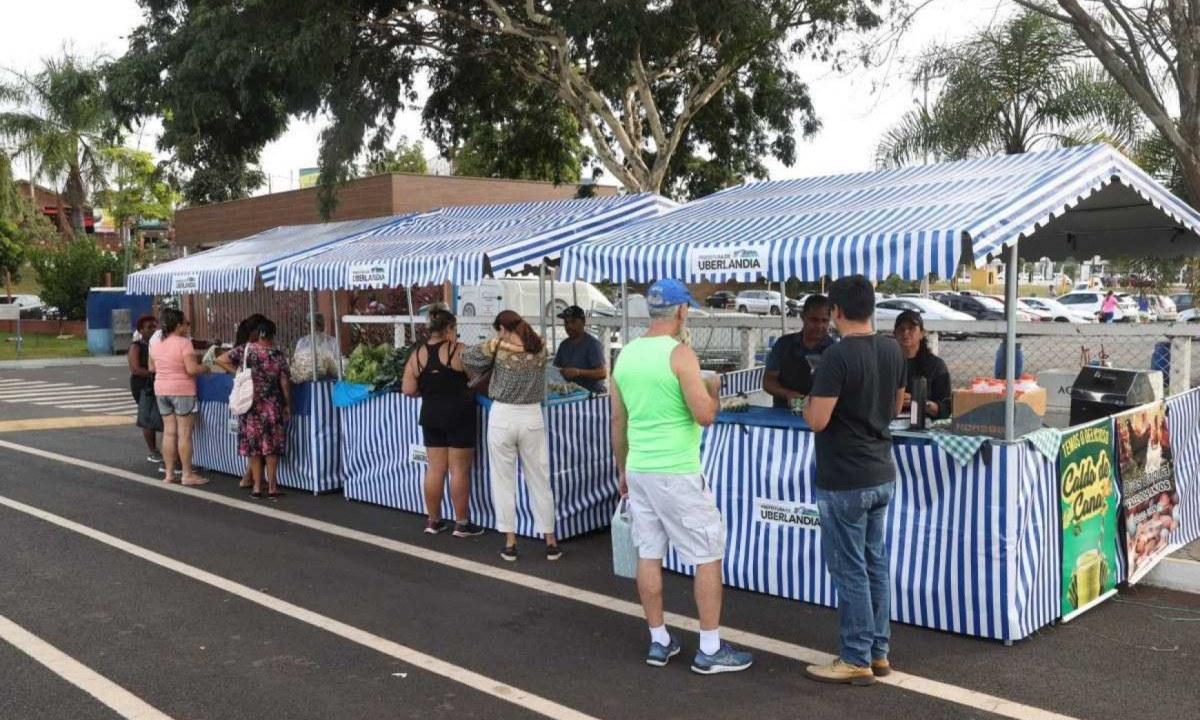 Os visitantes podem encontrar uma variedade de produtos, incluindo hortifrutigranjeiros, quitandas, frango caipira e caldo de cana
 -  (crédito: Prefeitura de Uberlândia/Divulgação)