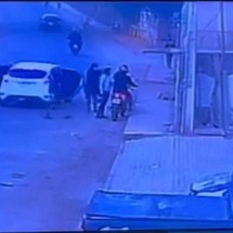 Vídeo: motociclista é assassinado a tiros ao parar a moto na Zona da Mata - Reprodução / Câmera de Segurança