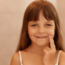 Skincare infantil: cuidados por conta própria podem gerar manchas - Freepik