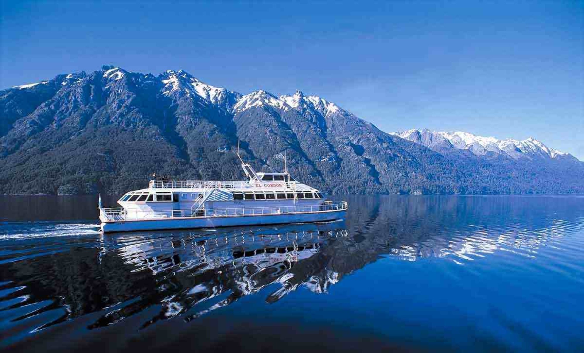 Não deixe de fazer o passeio de barco pelo Lago Nahuel Huapi