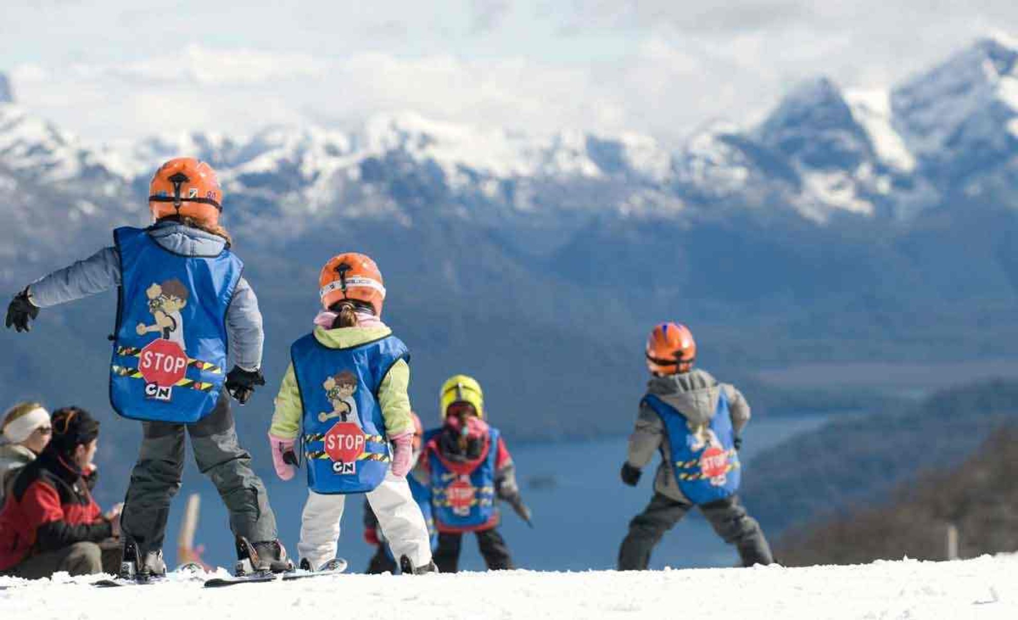 Uma das principais escolas de esqui para crianças em Bariloche se encontra no Cerro Catedral 