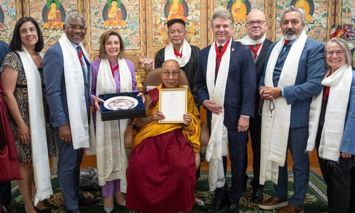 Membros da Delegação do Congresso dos EUA visitam o dalai lama -  (crédito: Tenzin Choejor/Dalailama.com)