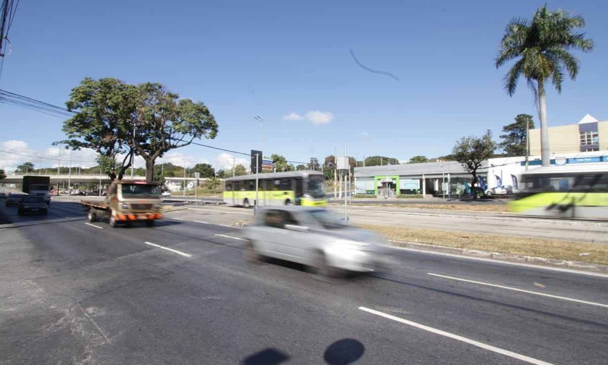 Trecho da Antônio Carlos nas proximidades da UFMG é ponto crítico de acidentes -  (crédito: Edésio Ferreira/EM/D.A Press)
